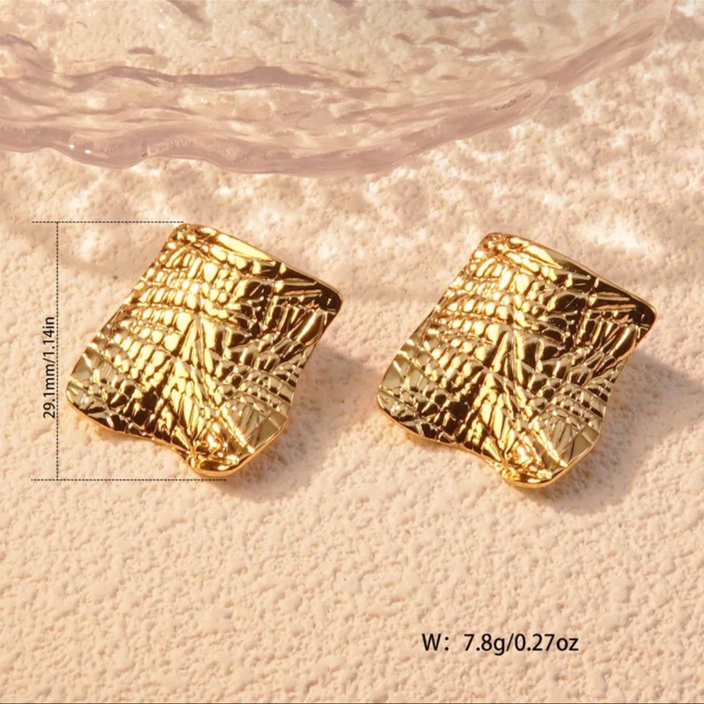 Elegant Gold Textured Earrings